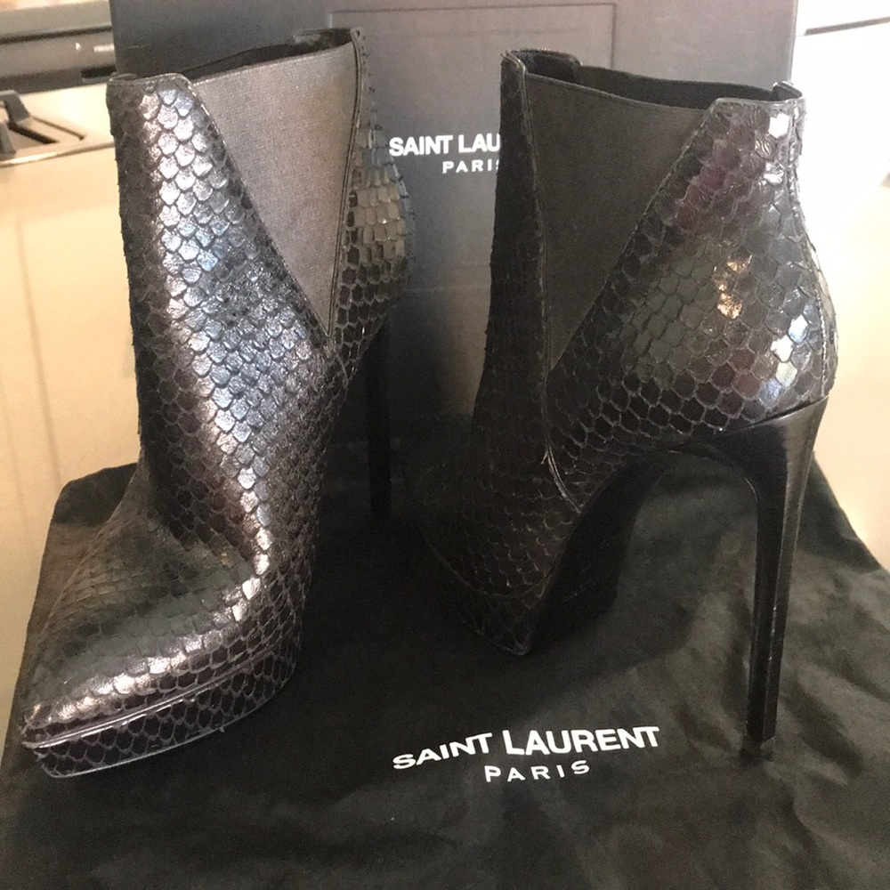 Saint Laurent Janis 105 Chels Boot. NEVER WORN